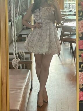 Storia White Floral Puffy Mini Dress – Size M